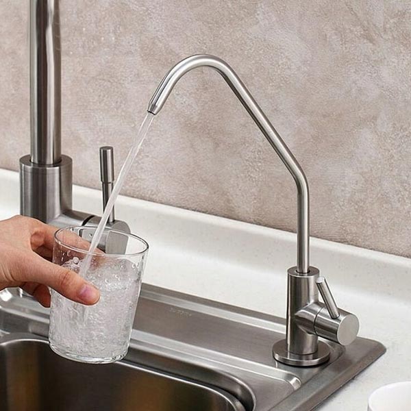 filling-glass-of-filtered-water