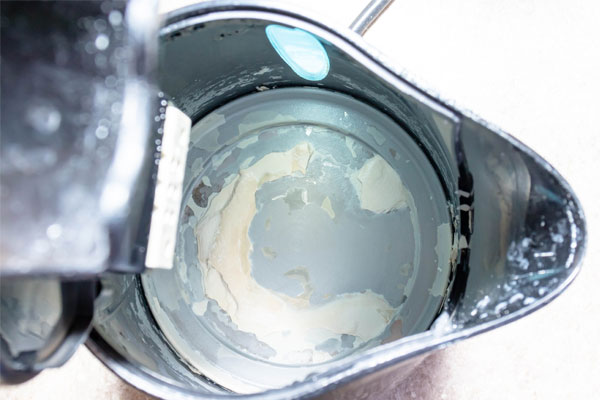 limescale-in-kettle